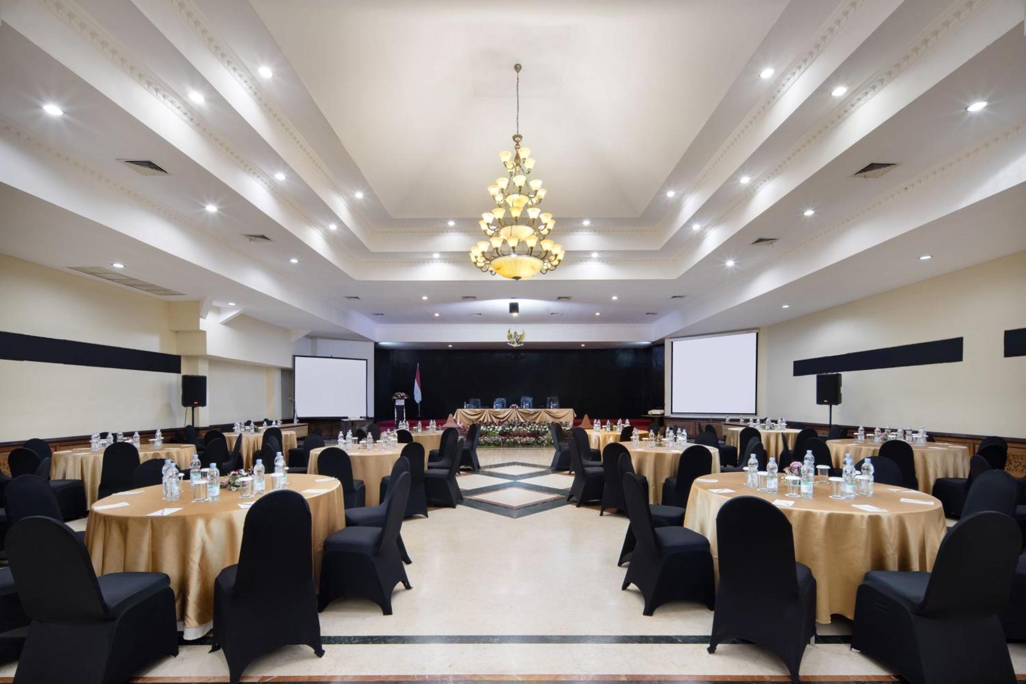 Royal Orchids Garden Hotel&Condominium Batu  Exterior foto