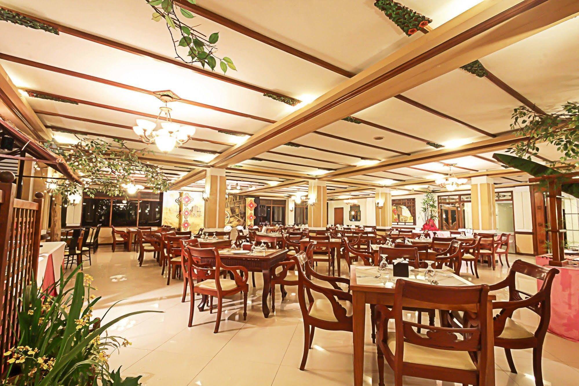 Royal Orchids Garden Hotel&Condominium Batu  Exterior foto